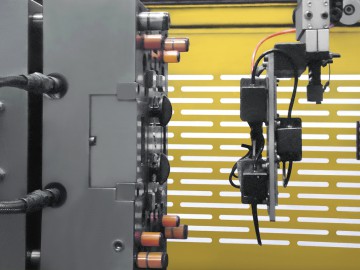 3C高質感行業先鋒，雅文塑膠與震雄集團攜手進步