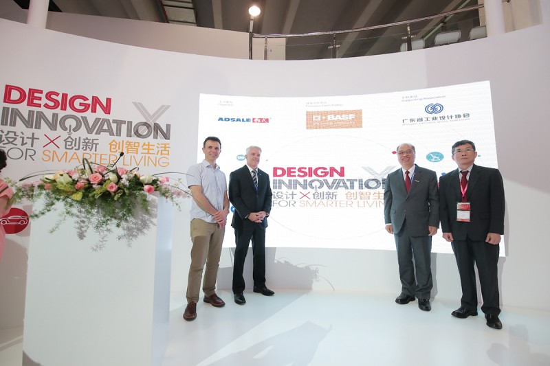 國際知名設計師、材料專家-Chris--Lefteri-，-巴斯夫特性材料部亞太區全球高級副總裁鮑磊偉，-雅式展覽服務有限公司董事長朱裕倫先生，廣東省塑料工業協會會長符岸。1