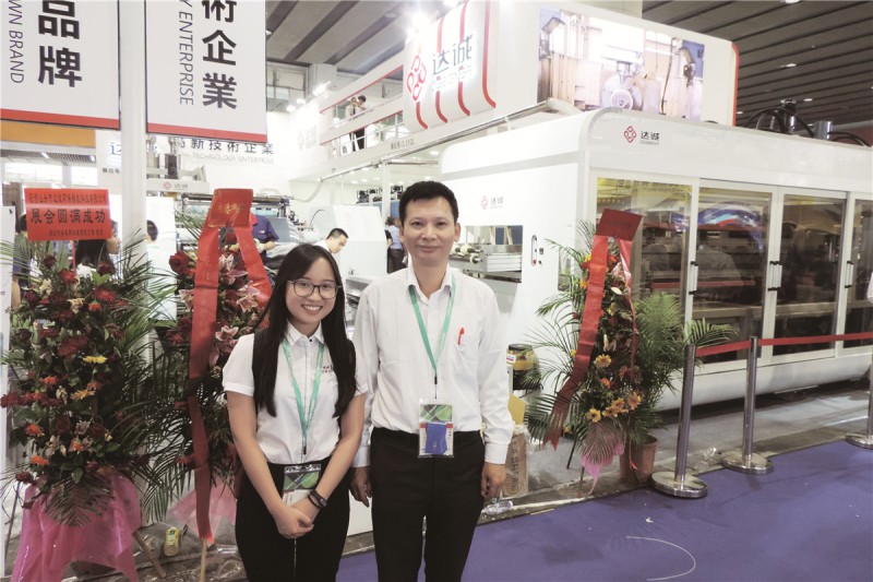 廣東達誠總經理萬松洲（右）與本刊記者