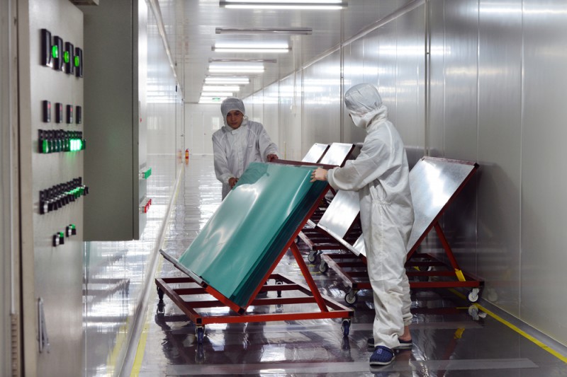 工人和產品屹然有種大片既視感