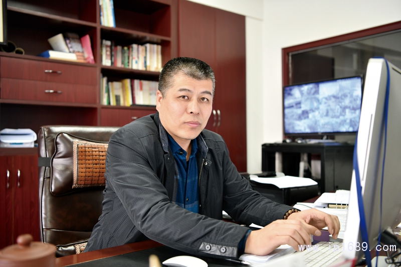 昆山市眾捷塑料機械有限公司總經理鮑燕軍