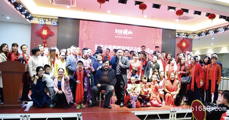 致騰塑膠朱董事長與員工、合作伙伴、嘉賓一起沉浸在一片歡樂的海洋里