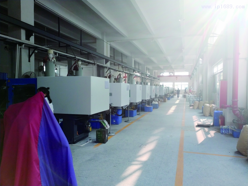 中山小欖鎮永江塑料制品有限公司車間機器