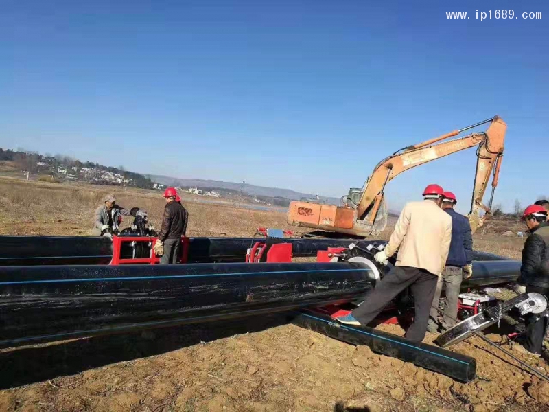 黔峰管業工作人員