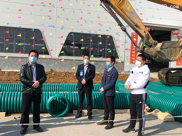 參觀挖機碾壓實驗之后，郭志祥副市長講話1