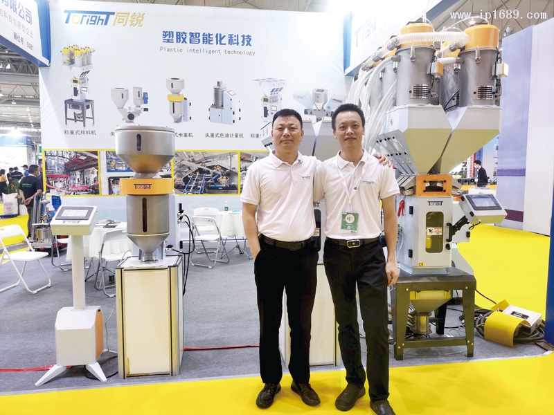 東莞市同銳機械有限公司總經理葉乃闊（右）