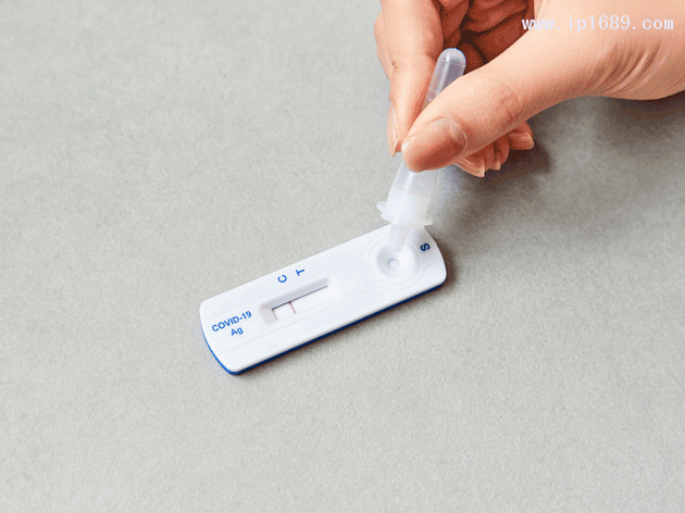 攝圖網_502384454_疫情監測自測樣本提取液滴入檢測卡（非企業商用）_毒霸看圖