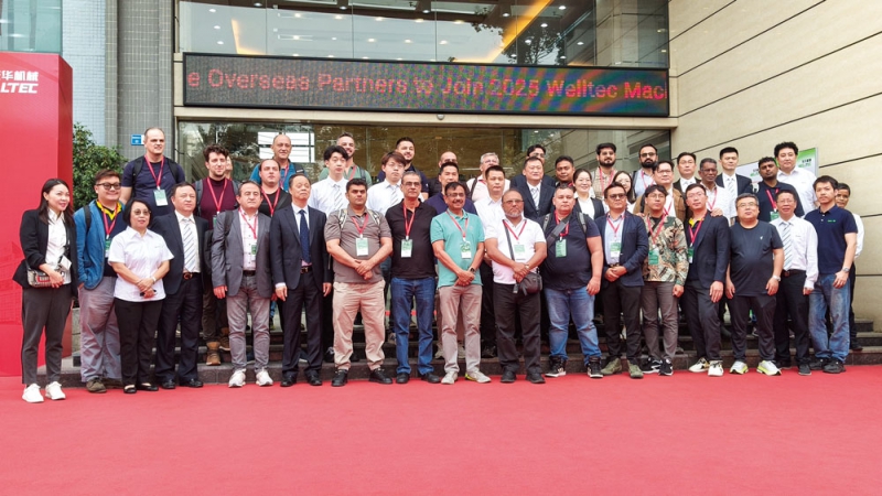 東華機械華南開放日：AI賦能、云控全局，定義下一代智造-拷貝