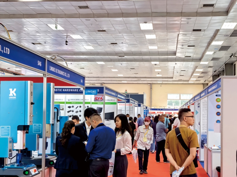 展會吸引了眾多國際專業人士前來參觀交流