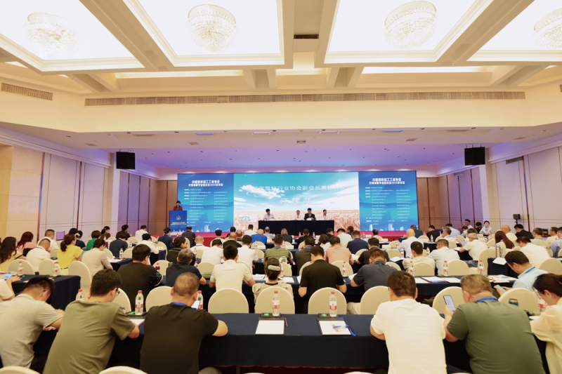 會議重點圍繞農膜產業轉型升級、綠色低碳技術創新等核心議題展開研討