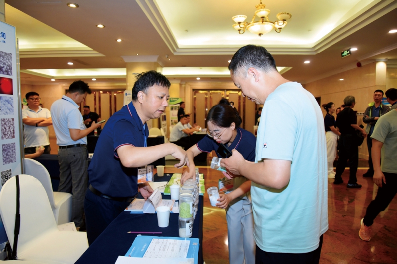 會場外展商互相交流優勢產品