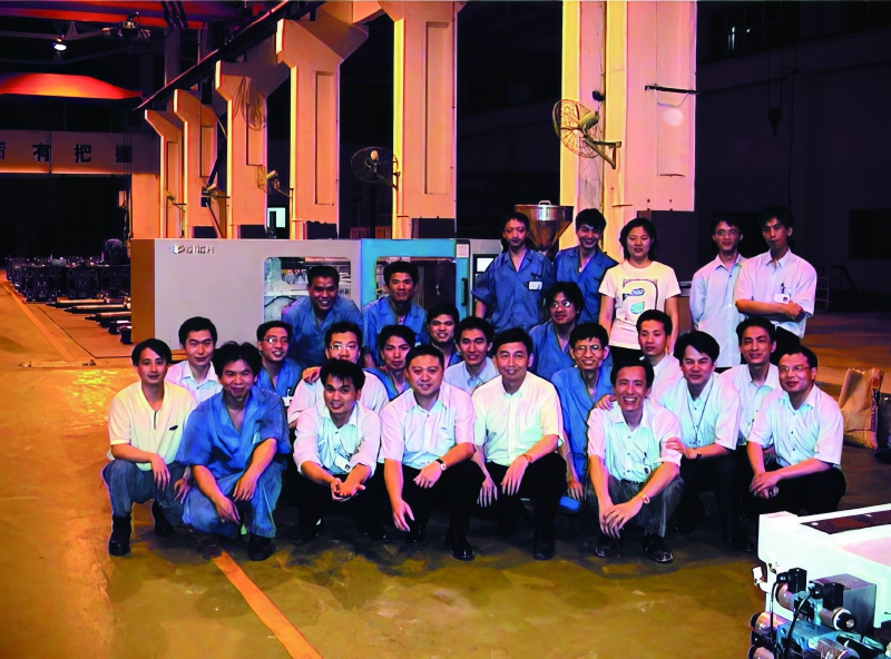 次年，博創第一臺注塑機BT80V-I交付客戶使用