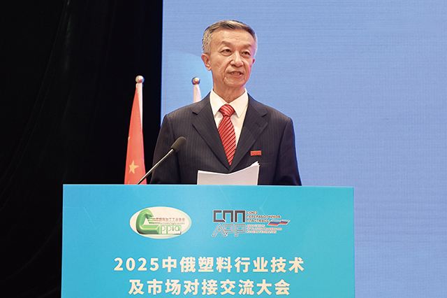 中國塑料加工工業協會榮譽理事長朱文瑋
